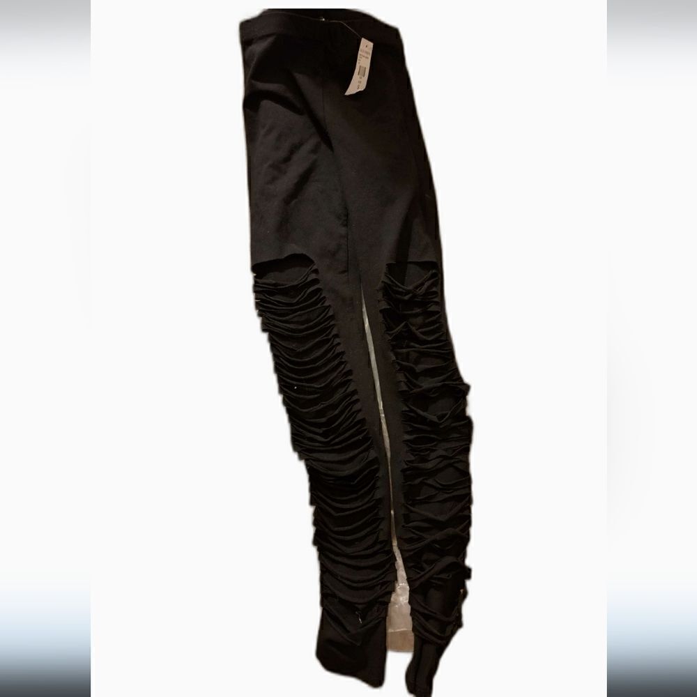 Fashion Nova black rip leggings, nwt (227)